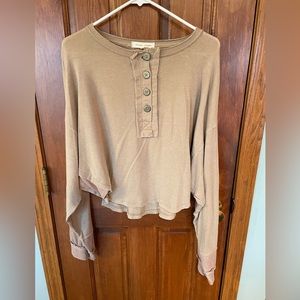 Cropped long sleeve shirt from The Buckle!